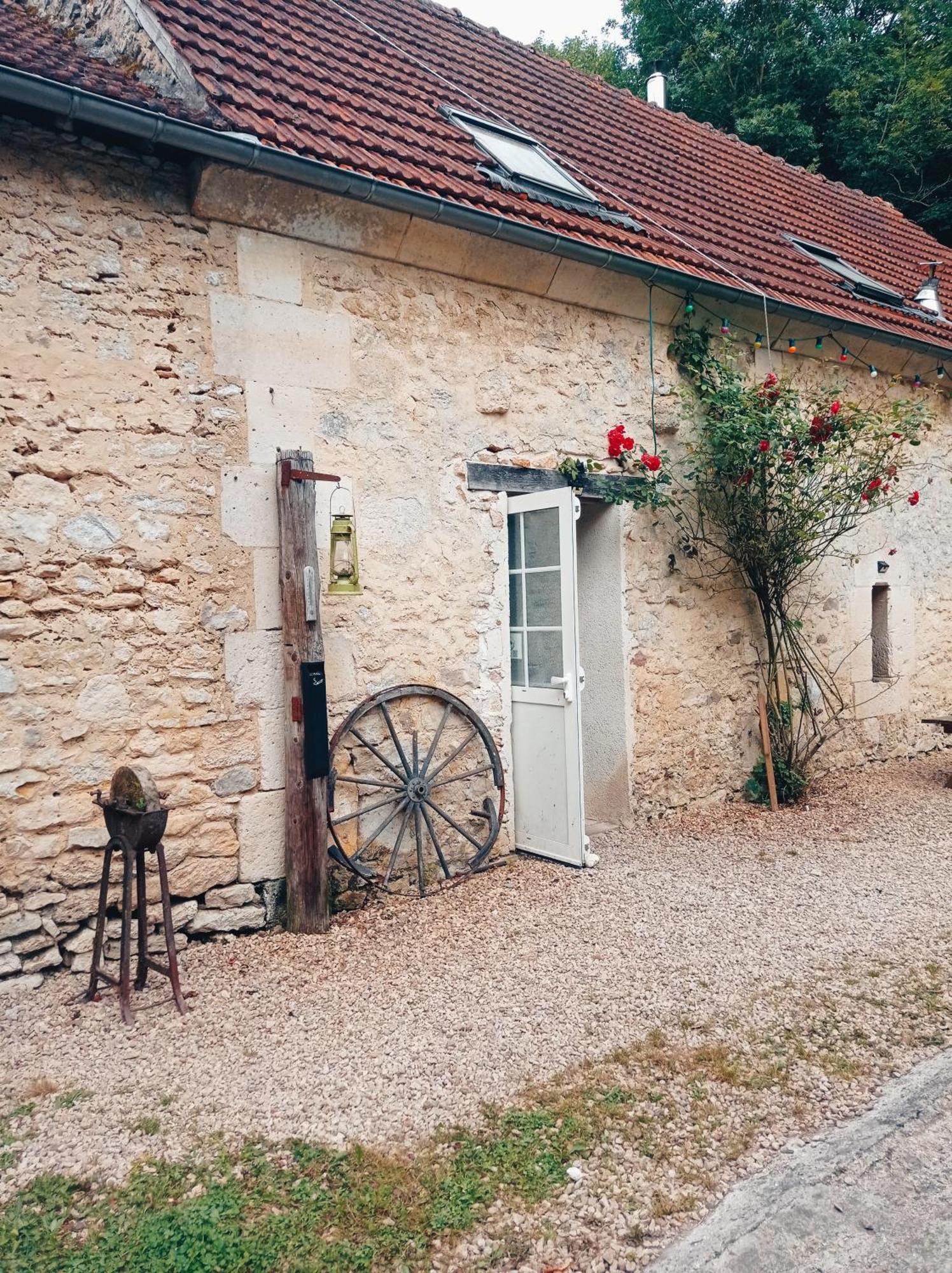 Chez Tombivouac Villa ปิแอร์ฟงด์ ภายนอก รูปภาพ