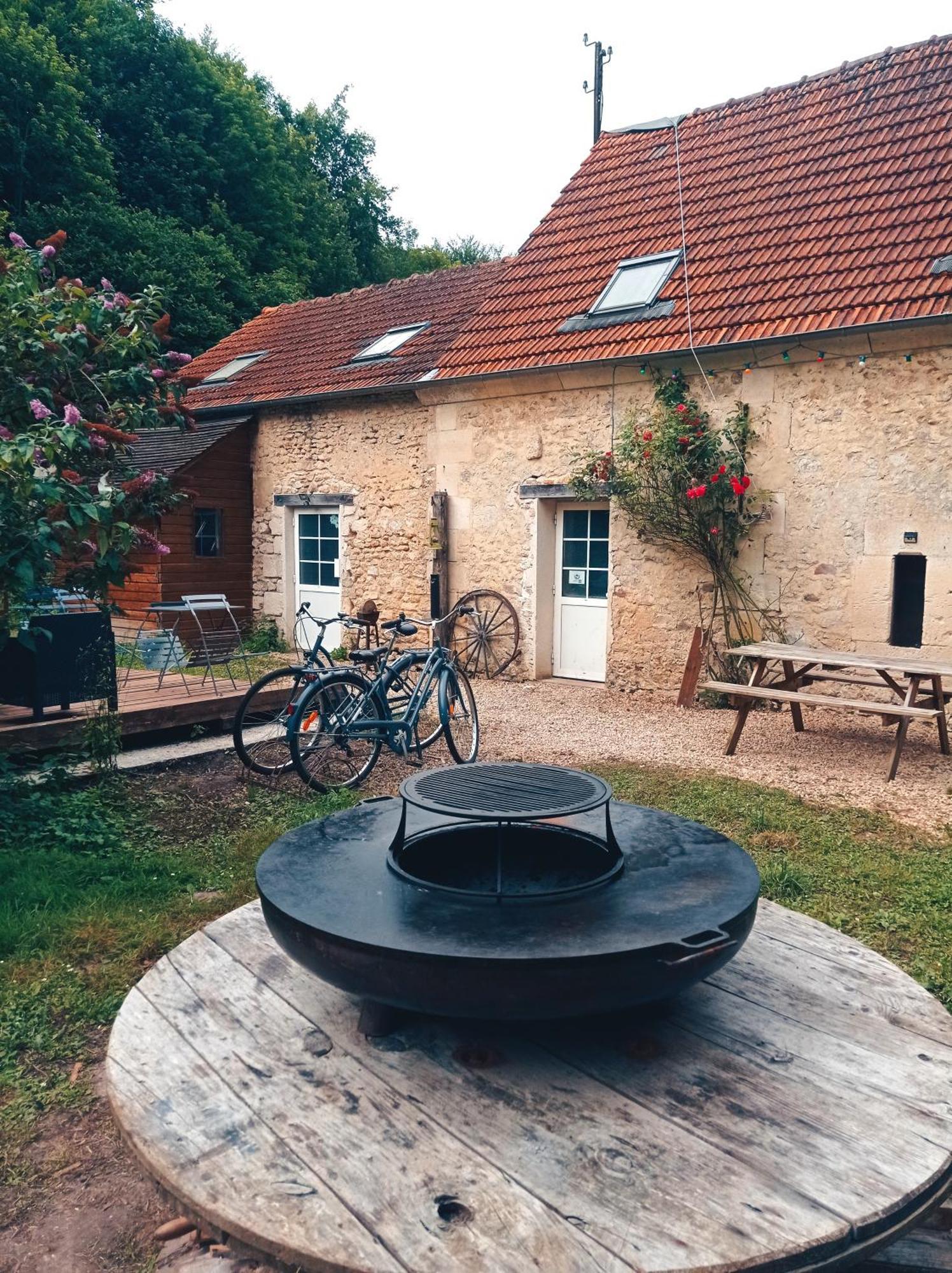 Chez Tombivouac Villa ปิแอร์ฟงด์ ภายนอก รูปภาพ
